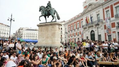 Madrid’in en hareketli noktalarından Puerta del Sol, bu kez konut protestolarının merkezine dönüştü.