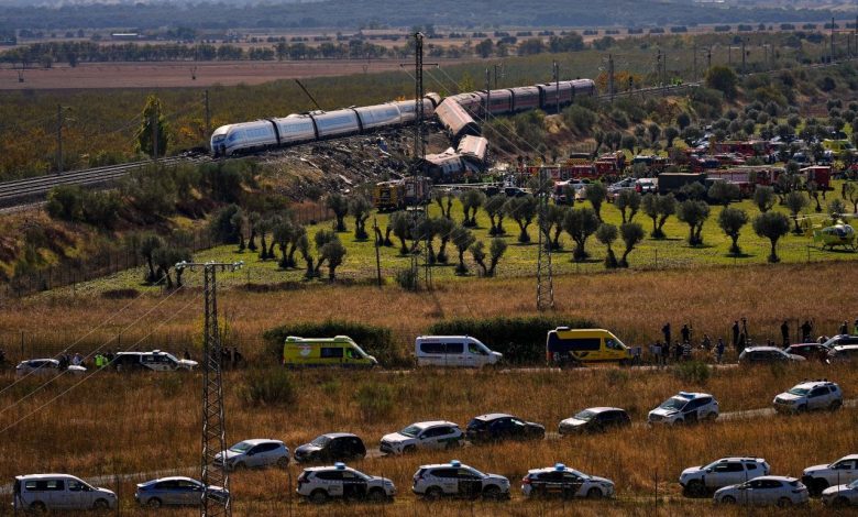 İspanya Toledo yakınlarında 68 kişinin yaşamını yitirdiği hızlı tren kazasına ilişkin ortaya çıkan ses kayıtları, çarpışma öncesindeki kritik dakikaları gündeme taşıdı.